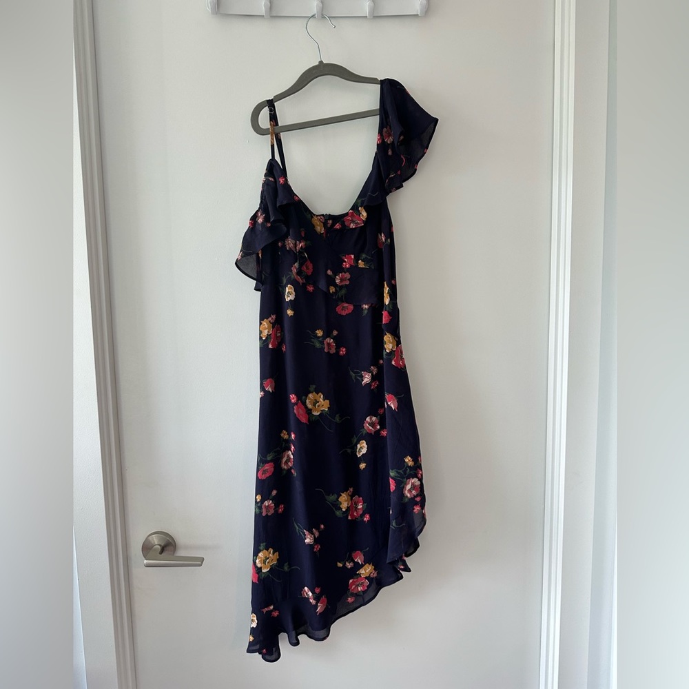 Reformation Agora Asymmetrical Cold Shoulder Midi Dress - Purple Floral - Picture 4 of 9